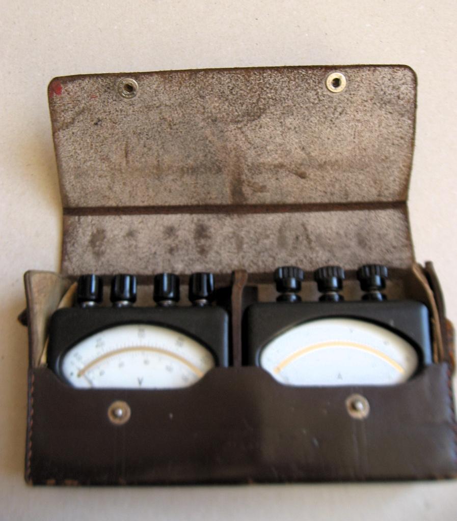 Bakeliet ampere en voltmeter in leren tas, Metrawatt, Antiek en Kunst, Ophalen of Verzenden
