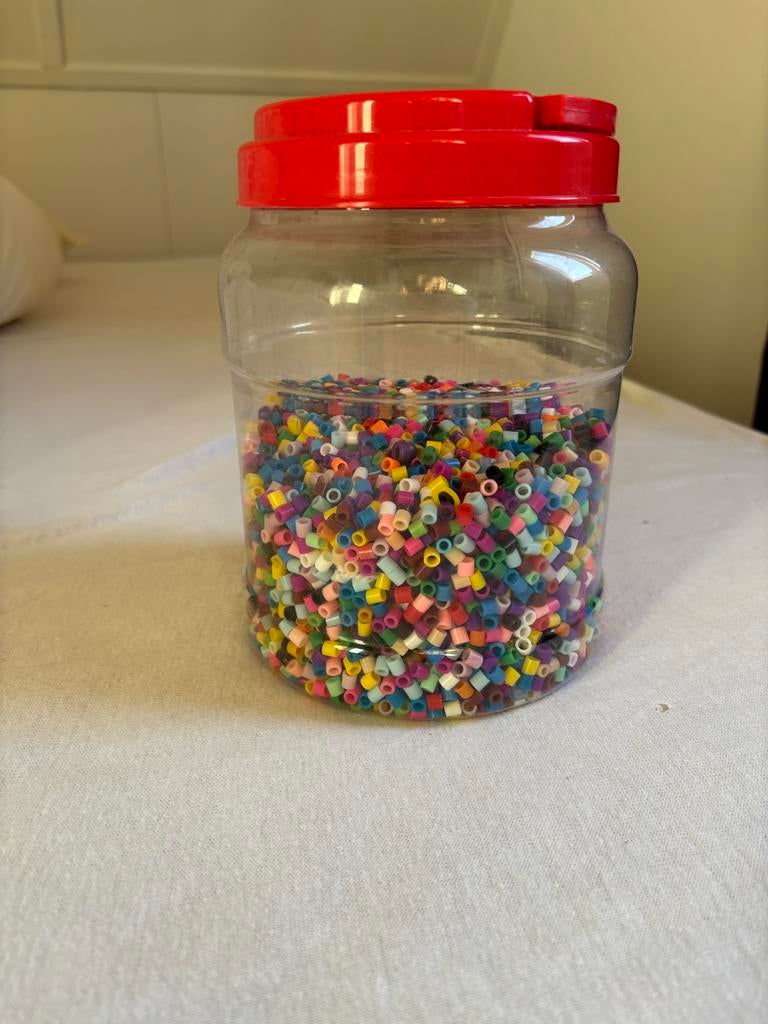 Grote pot met kralen voor kinderen - Knutselplezier!, Kinderen en Baby's, Speelgoed | Educatief en Creatief, Ophalen, Gebruikt
