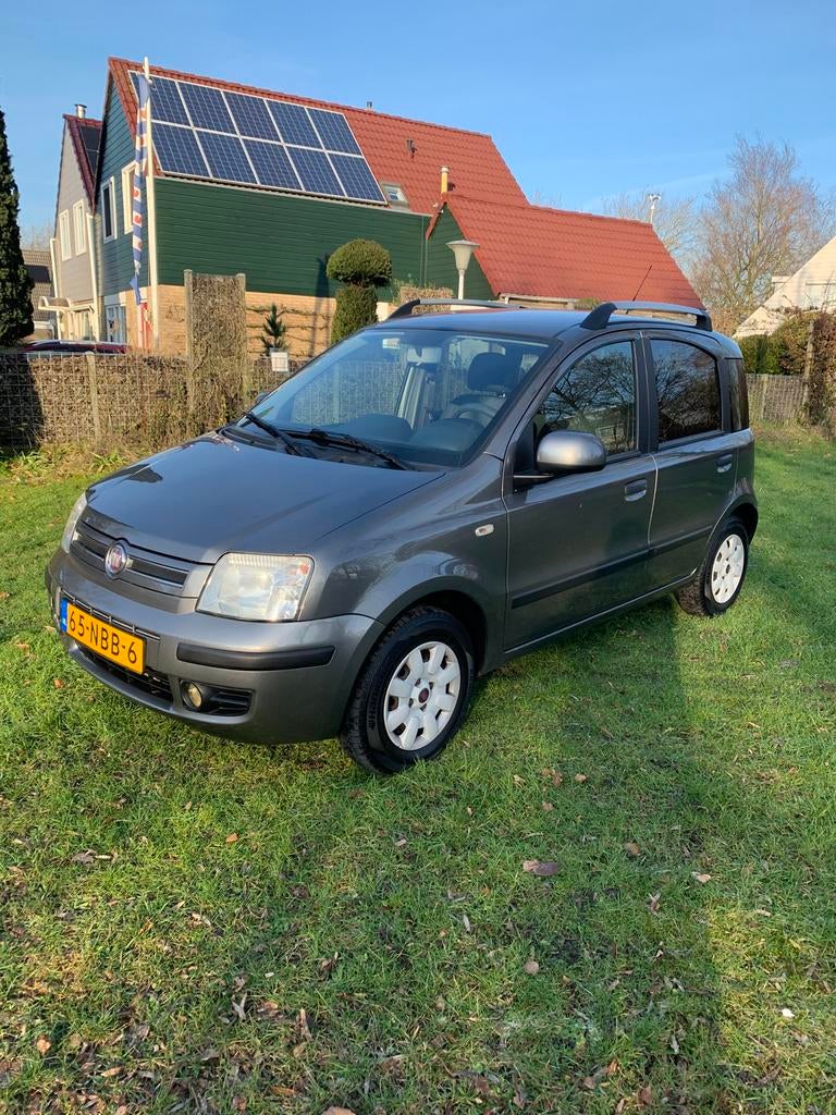 Fiat Panda 1.2 Dualogic 2010 Grijs emotionhoge instap zuinig, Euro 5, Stof, 1242 cc, 840 kg