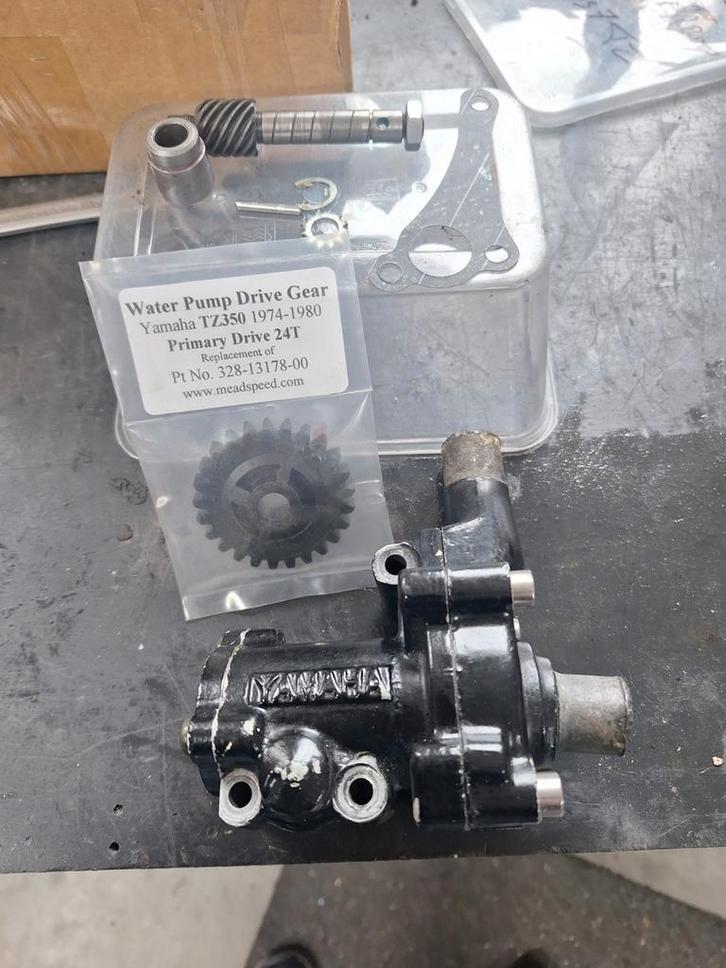 Yamaha TZ350 Waterpomp 1974-1980, Motoren, Onderdelen | Yamaha, Gebruikt, Ophalen of Verzenden