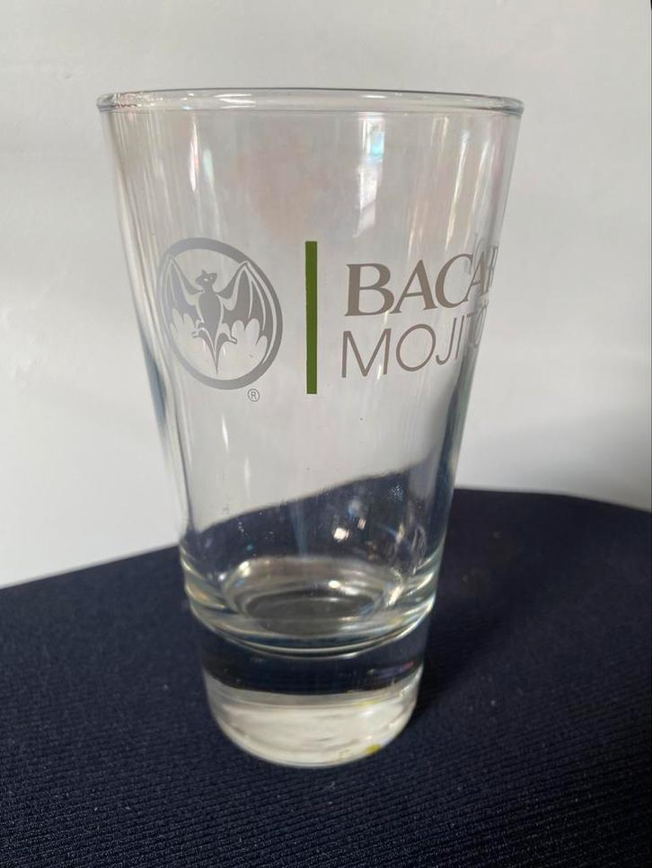 Glas van Bacardi Mojito met verzwaarde bodem. Hoogte 13,5 cm, Verzamelen, Glas en Borrelglaasjes, Zo goed als nieuw, Borrel- of Shotglas