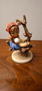 Hummel beeldje meisje op bloeiende bloesem boom, Ophalen of Verzenden, Zo goed als nieuw, Hummel