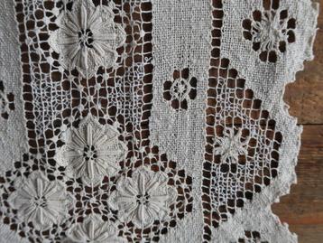 Antiek kleedje filet handwerk knoopwerk mooi fijntjes izgst. beschikbaar voor biedingen