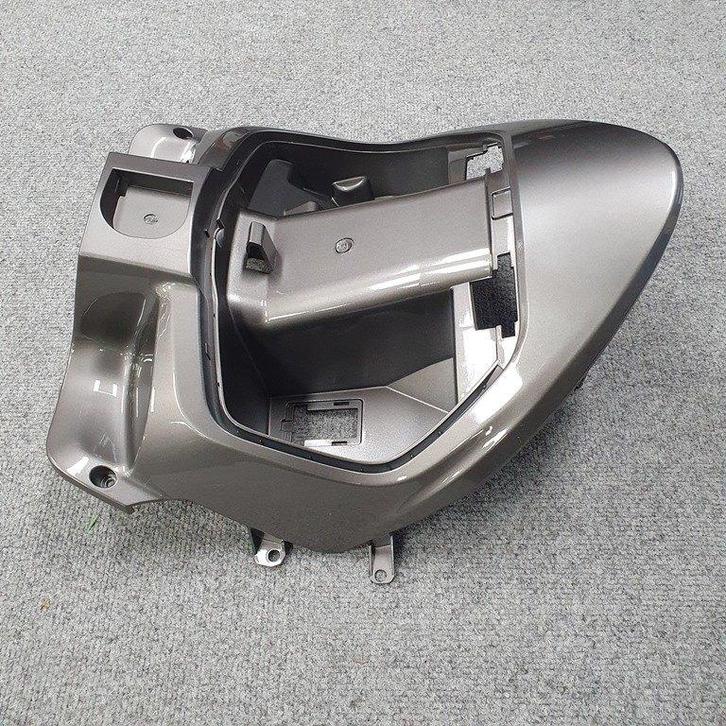 NIEUW beenschild Sym Symphony ST Euro 3 4  81131-XPA-000-KH, Fietsen en Brommers, Brommeronderdelen | Scooters, Nieuw, SYM, Kap