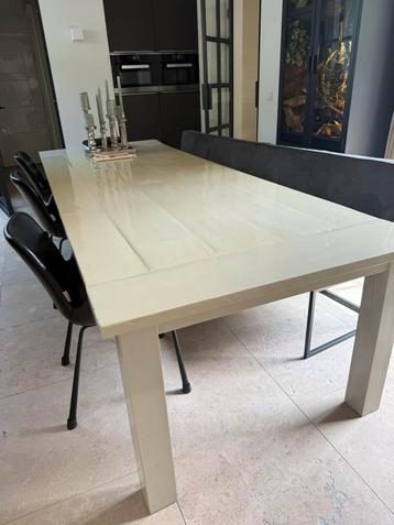 Gratis afhalen eettafel 300x110x76 (lxbxh) beschikbaar voor biedingen
