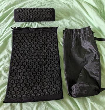 Zwarte spijkermat zgan beschikbaar voor biedingen