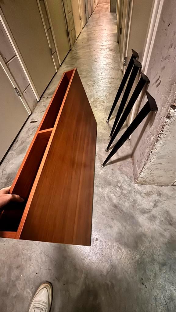 Bureau met zwarte stalen poten, Huis en Inrichting, Bureaus, Gebruikt, Bureau, Ophalen