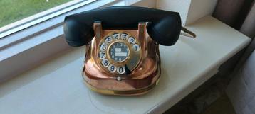 Antieke telefoon beschikbaar voor biedingen