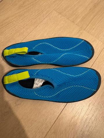 Decathlon waterschoenen, zwemschoenen maat 32/33 blauw beschikbaar voor biedingen