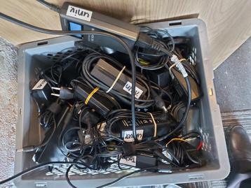 partij 30x laptop oplader per stuk 10€ of alles 220€ beschikbaar voor biedingen