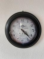Wandklok zwart metaal op batterij, Ophalen of Verzenden, Zo goed als nieuw, Wandklok