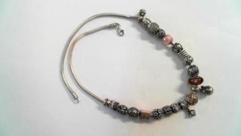 317542 Zilveren Collier + 23 Bedels, Sieraden, Tassen en Uiterlijk, Kettingen, Zo goed als nieuw, Zilver, Zilver, Met edelsteen