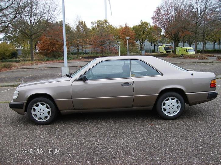 Mercedes W124 230CE 1988 Automaat, Auto's, Mercedes-Benz, Particulier, 200-Serie, ABS, Airconditioning, Lichtmetalen velgen, Metallic lak
