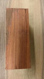 Padouk blok nr 01.  6 x 6 x 15 cm, Ophalen of Verzenden