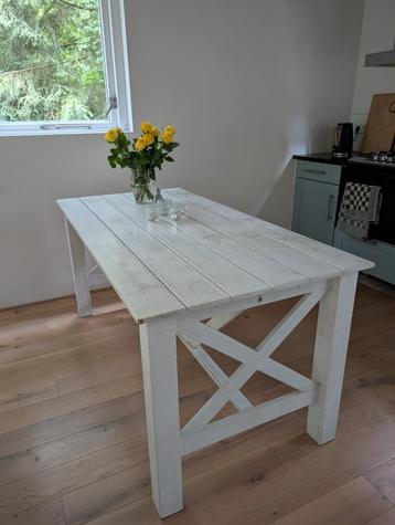 Eetkamer tafel - wit beschikbaar voor biedingen