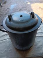 Grote oude gietijzeren kookpot met deksel, Ophalen