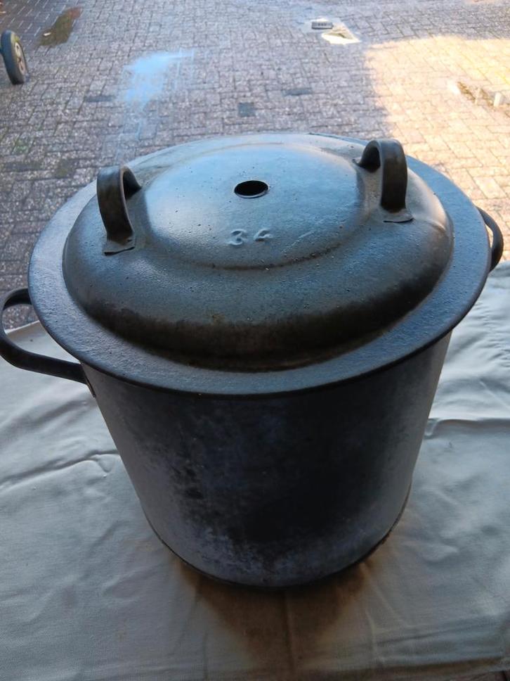 Grote oude gietijzeren kookpot met deksel, Antiek en Kunst, Antiek | Keukenbenodigdheden, Ophalen