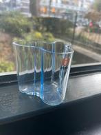 Iittala Alvar Aalto miniatuur vaas aqua blauw 5,5cm, Huis en Inrichting, Blauw, Ophalen of Verzenden, Minder dan 50 cm, Glas