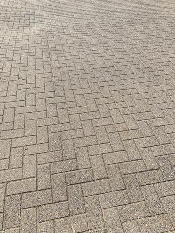 gebruikte betonklinkers bkk grijs 8 dik beschikbaar voor biedingen