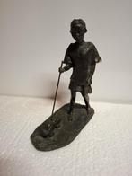 beeld brons kind met speelgoed autootje bronzen beeld, Antiek en Kunst, Ophalen of Verzenden