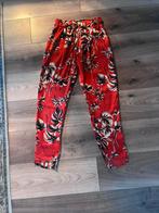Rode broek met bloemen, Kleding | Dames, Broeken en Pantalons, Ophalen of Verzenden, Zo goed als nieuw, Maat 34 (XS) of kleiner