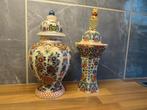 2 Vazen met deksel, ca 28 cm hoog van Pottery "Oud Delft", Ophalen, Gebruikt, Overige kleuren, Aardewerk of Porselein