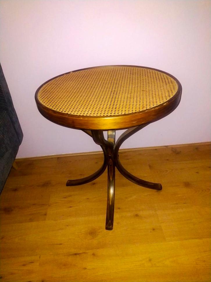 Vintage Bentwood Bijzettafel met Rotan Blad, Antiek en Kunst, Antiek | Meubels | Tafels, Ophalen