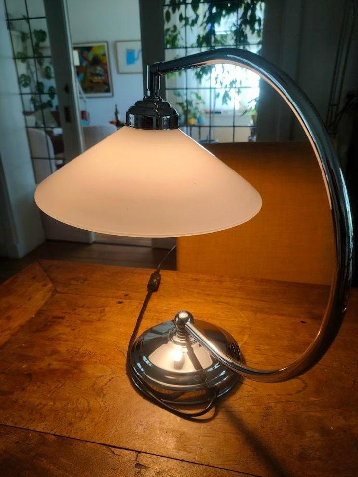nostalgische tafellamp chroom met melkglas bureaulamp chroom, Huis en Inrichting, Lampen | Vloerlampen, Zo goed als nieuw, Minder dan 100 cm