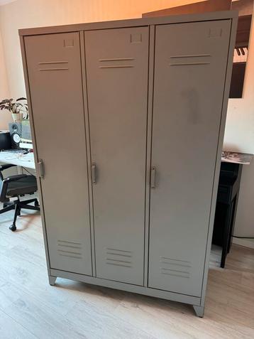 Woood Metalen locker kast met 3 deuren beschikbaar voor biedingen