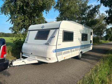 Hobby 560 KMFE met stapelbed 1999 met diverse beschadigingen beschikbaar voor biedingen