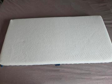 Aerosleep matras + matrasbeschermer + hoeslakens 120 x 60 cm beschikbaar voor biedingen