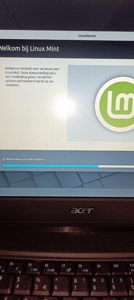 Linux mint  Laatste nieuwe reeds geïnstalleerd., Computers en Software, Besturingssoftware, Zo goed als nieuw, Ophalen