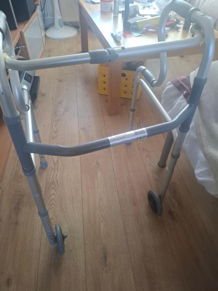 Looprek (Aidapt) hoogte verstelbaar, inklapbaar, Diversen, Looprekken, Zo goed als nieuw, In hoogte verstelbaar, Lichtgewicht