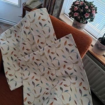 TWEE SIERKUSSEN OVERTREKKEN beschikbaar voor biedingen