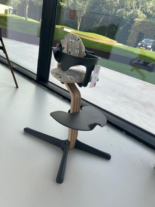 Stokke Nomi incl. accessoires, Kinderen en Baby's, Kinderstoelen, Zo goed als nieuw, Meegroeistoel, Aanschuifbaar, Afneembaar eetblad