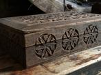 Hout uitgestoken doosje kistje oosters india sober, Antiek en Kunst, Ophalen of Verzenden