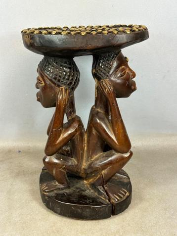 251051 Afrikaans krukje van de Chokwe uit Angola. beschikbaar voor biedingen