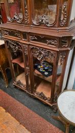 Notenhouten rijk bewerkte Louis XVI vitrinekast, Antiek en Kunst, Antiek | Meubels | Kasten, Ophalen