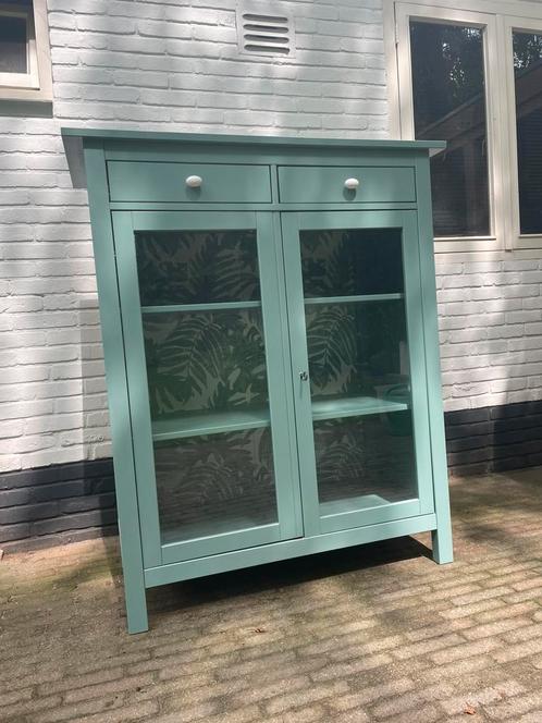 IKEA Hemnes Vitrinekast met laden, Huis en Inrichting, Kasten | Vitrinekasten, Gebruikt, 100 tot 150 cm, 100 tot 150 cm, 50 tot 75 cm