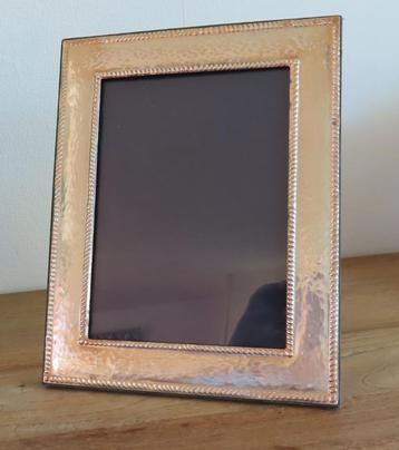 Uit inboedel:Zilveren fotolijst  24,5 cm x 19,5 cm  D.Aubert beschikbaar voor biedingen