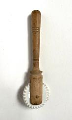 Deegwiel Deegsnijder 19e eeuw PIE CRIMPER Porcelain, Ophalen of Verzenden