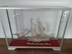 Mooie vitrine met Aziatisch schip, Huis en Inrichting, Kasten | Vitrinekasten, Ophalen, Minder dan 50 cm, Glas, Minder dan 25 cm