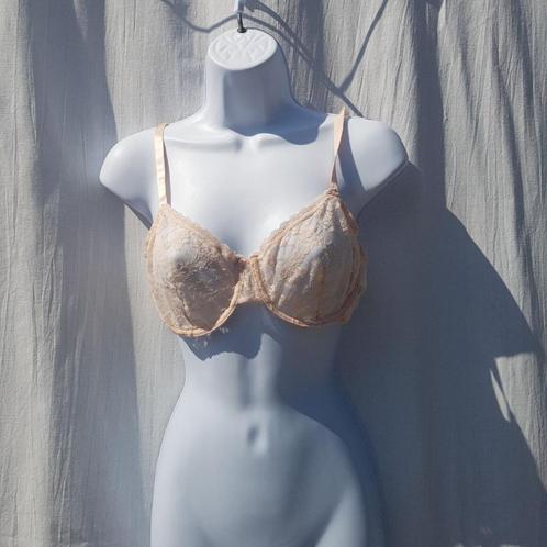 Mooie kanten bh, huidskleurig. mt 85B. Merk H&M, Kleding | Dames, Ondergoed en Lingerie, BH, Ophalen of Verzenden