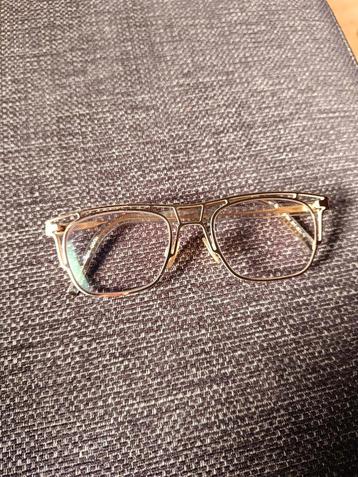 Hugo Bril - Stijlvol en Tijdloos beschikbaar voor biedingen