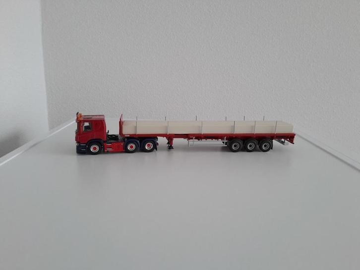 Scania Low cab Mook Transport met platte trailer en lading ., Hobby en Vrije tijd, Modelauto's | 1:50, Nieuw, Bus of Vrachtwagen