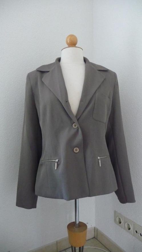 Beige Vanilia Blazer maat 42, Kleding | Dames, Jasjes, Kostuums en Pakken, Zo goed als nieuw, Jasje, Maat 42/44 (L), Beige, Ophalen of Verzenden