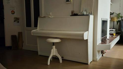 Witte piano incl. kruk (af te halen), Muziek en Instrumenten, Piano's, Gebruikt, Piano, Wit, Ophalen of Verzenden