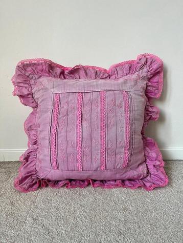 Kussen met ruches, 49x51,5cm. Ruffle boho bohemian brocante beschikbaar voor biedingen