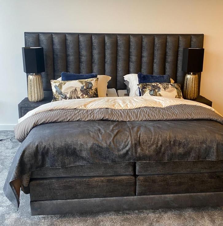 BOXSPRING 180/210met Nachtkastjes, Huis en Inrichting, Slaapkamer | Bedden, Zo goed als nieuw, Tweepersoons, 180 cm, 200 cm, Stof