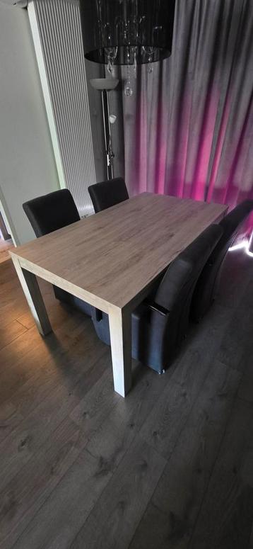 Eettafel met 4 Eetstoelen  beschikbaar voor biedingen